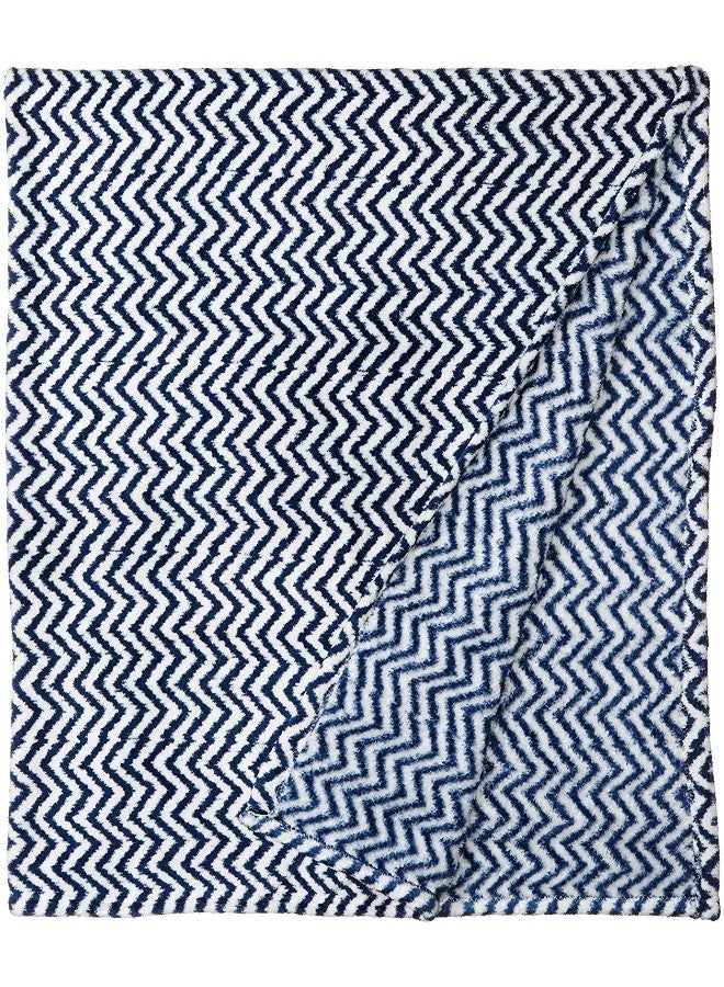 Chevron Zigzag Patterned Plush Blanket