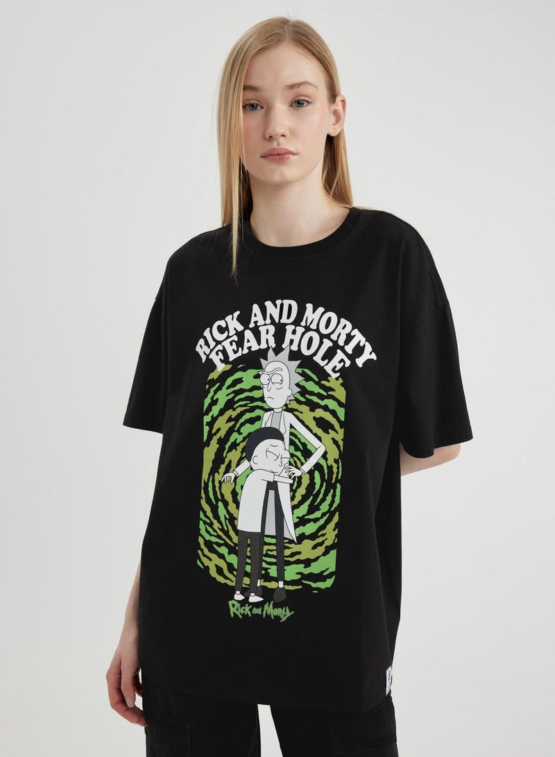 Oversize Fit Rick And Morty Licensed Printed Short