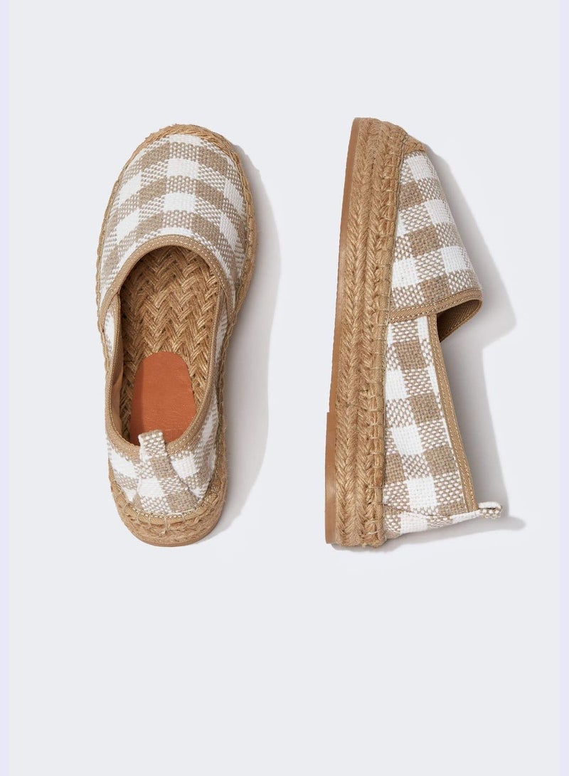 Square Print Sand Shoes