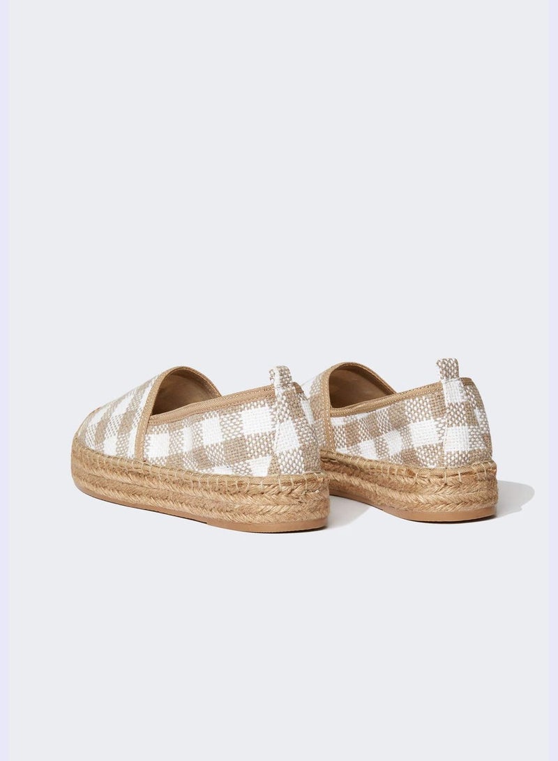 Square Print Sand Shoes