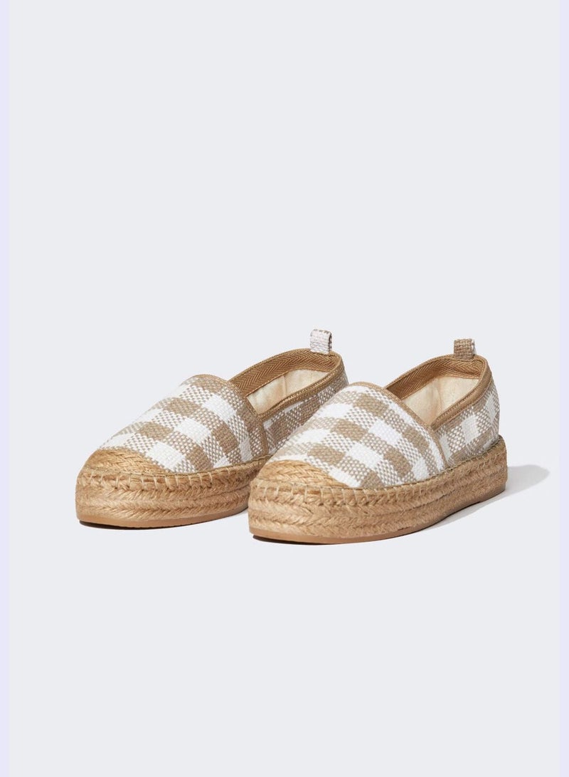 Square Print Sand Shoes