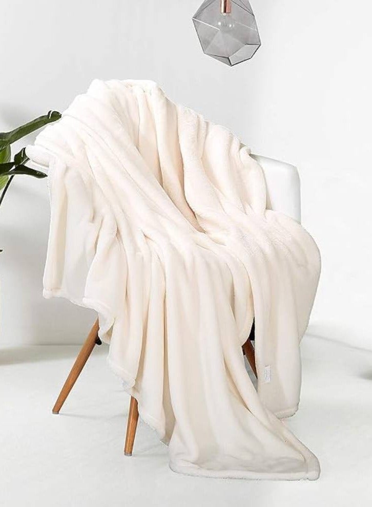 Single Micro Fleece Flannel Blanket 260 GSM Super Plush and Comfy Throw Blanket Size 150 x 200cm Cream