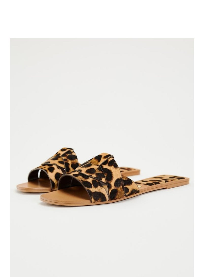 Women Flat Sandals Leopard Print with Cross Straps