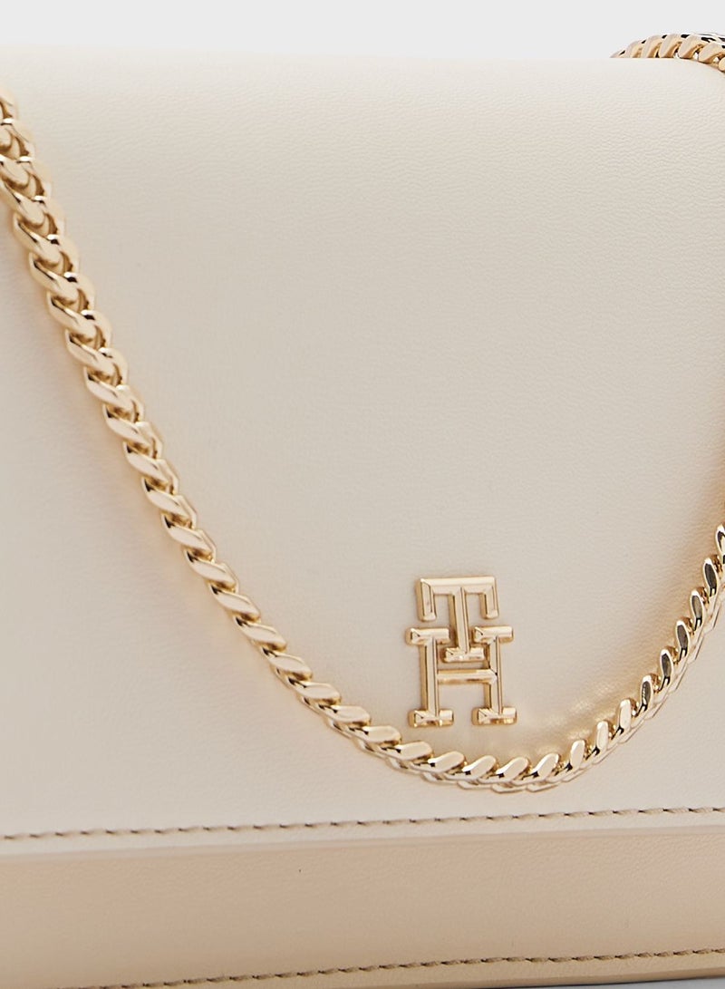 Refined Chain Crossbody