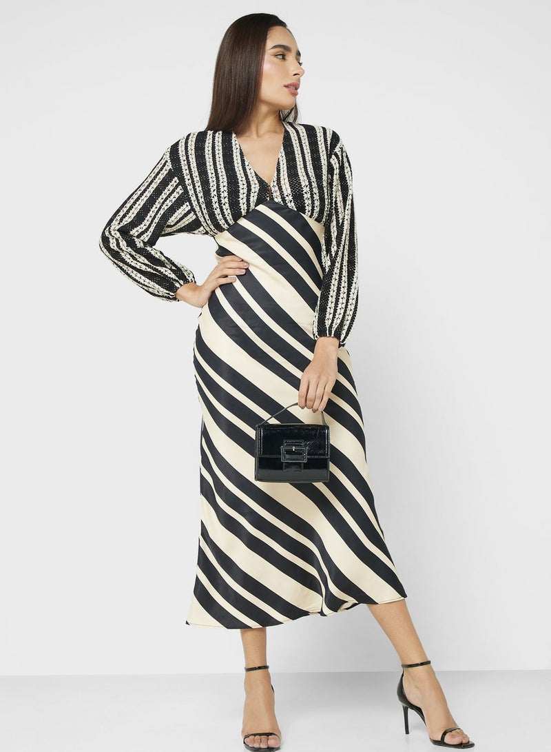 Contrast Detail V-Neck Dress