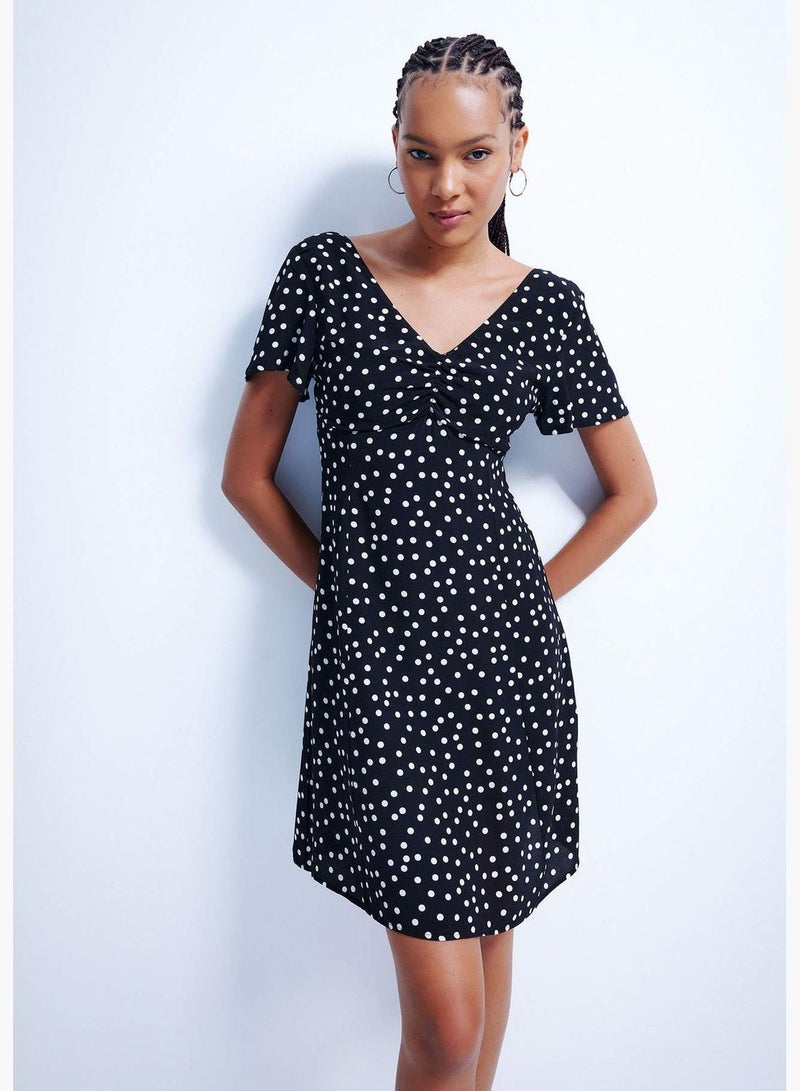 Woman Fit And Flare V Neck Short Sleeve Woven Dress