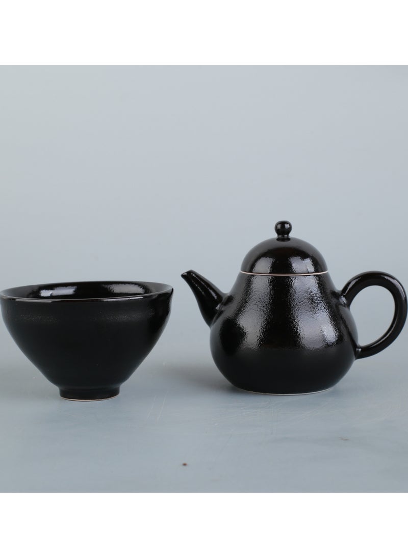 One pot and one cup of black glaze