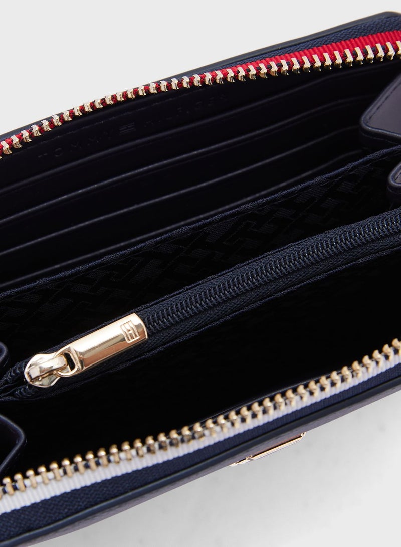 Essential Medium Clutch