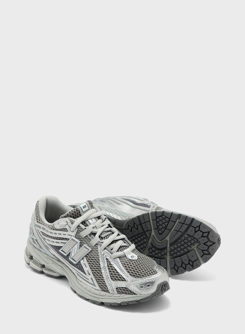 1906 Sneakers