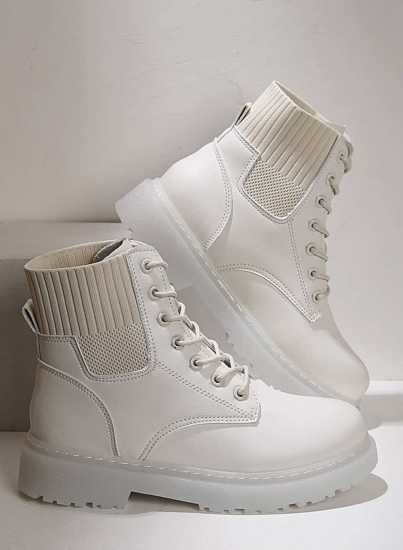 Boots cream color with laces