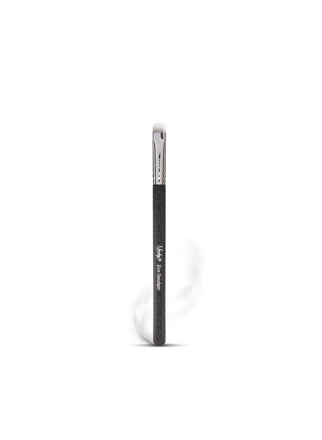 Eye Smudger Makeup Brush Smudge Brush For Shading & Blending Eyeshadow & Eyeliner Perfect Eyeliner Smudge Brush For Buffing Vegan & Crueltyfree Onyx Black