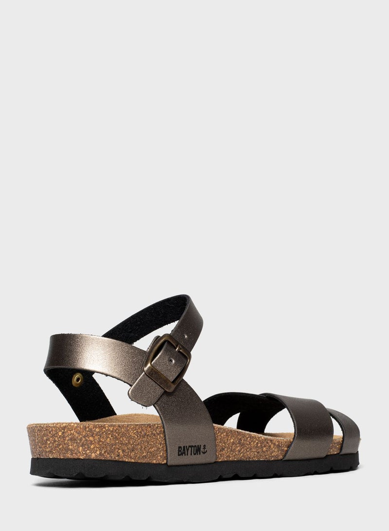 Vallado Flat Sandals