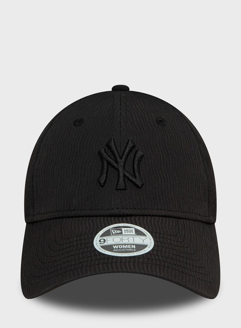 9Forty New York Yankees Ruching Cap