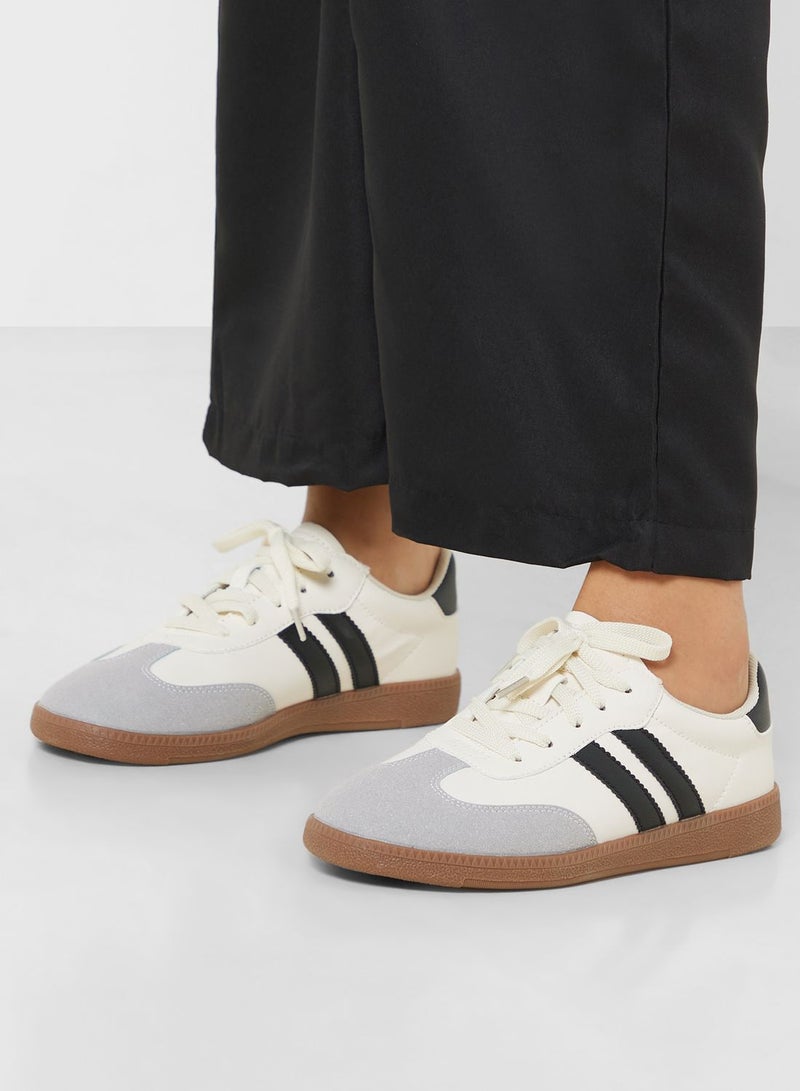 Sneaker With Stripe Detail