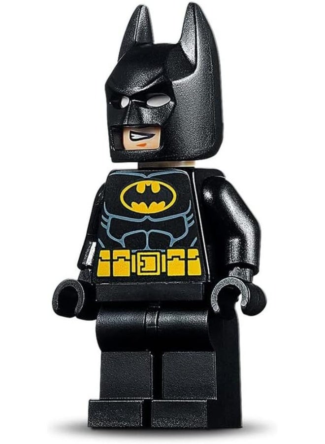 LEGO Super Heroes DC Batman Minifigure - Batman (in Black Suit with Outstretched Batcape and Bat-a-rang)