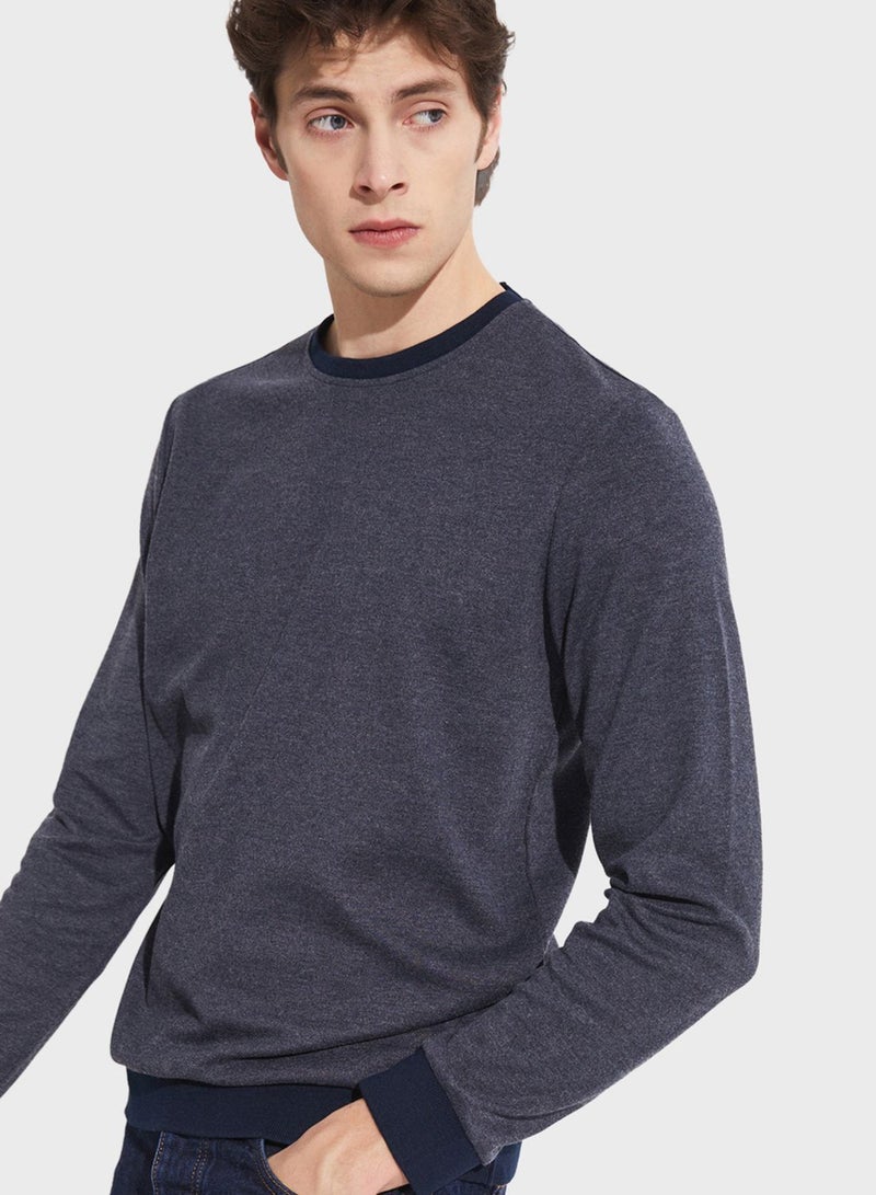 Essetial Crew Neck Sweatshirt