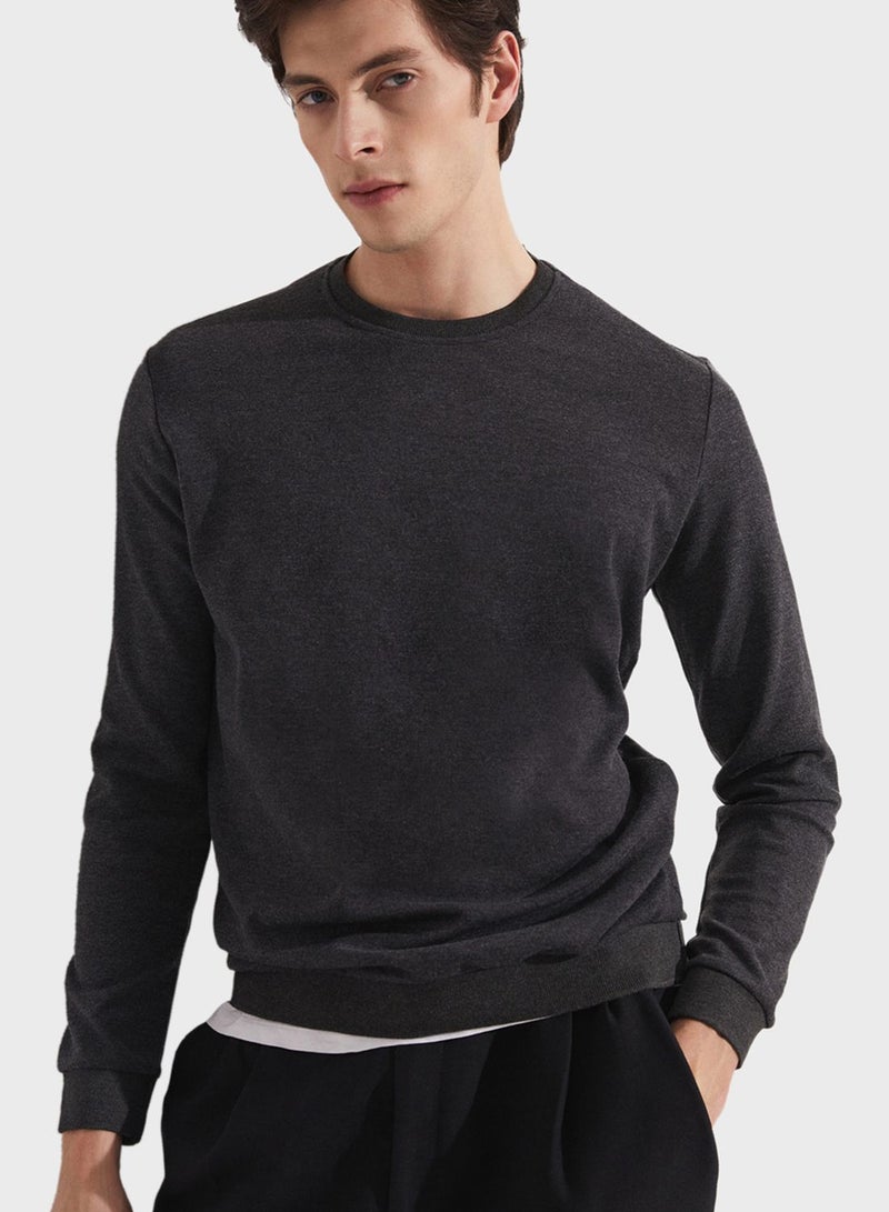 Essetial Crew Neck Sweatshirt