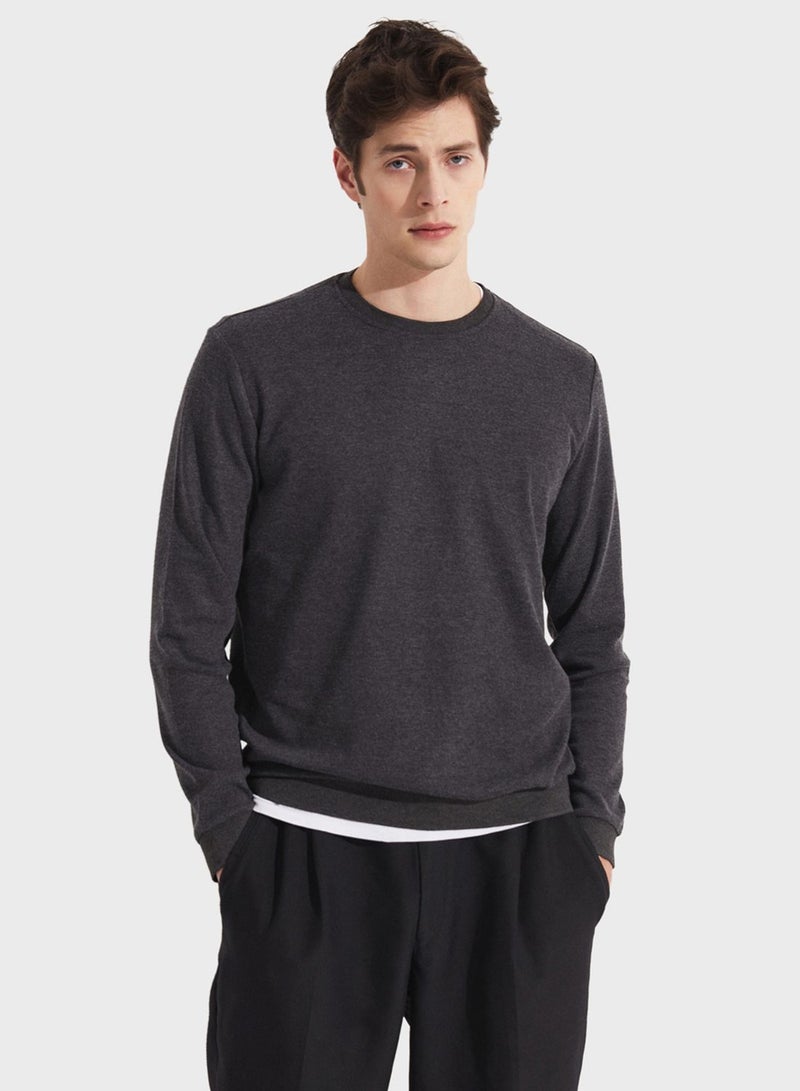 Essetial Crew Neck Sweatshirt