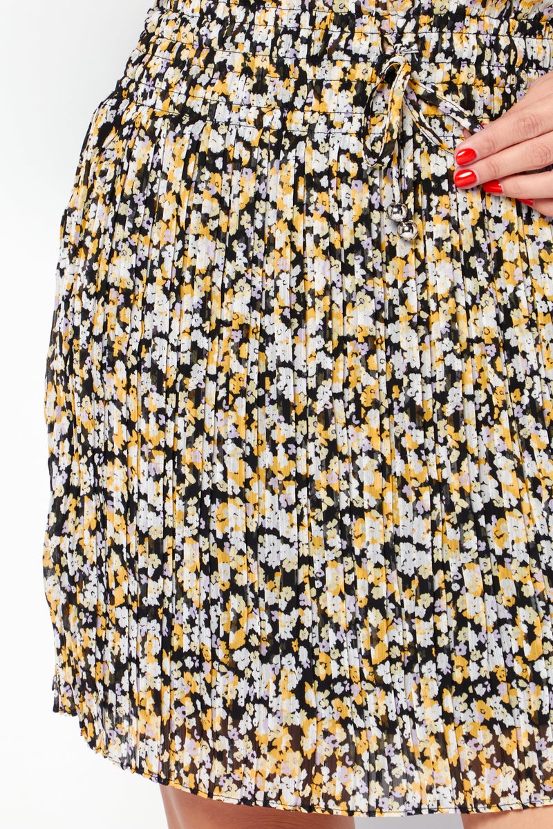 Women Floral Printed Mini Skirt, Black Combo