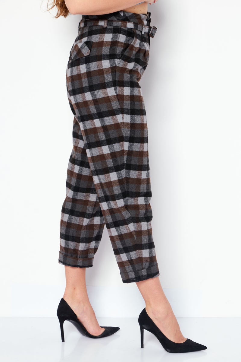 Women Regular Fit  Belted Straight Pants, Black Combo