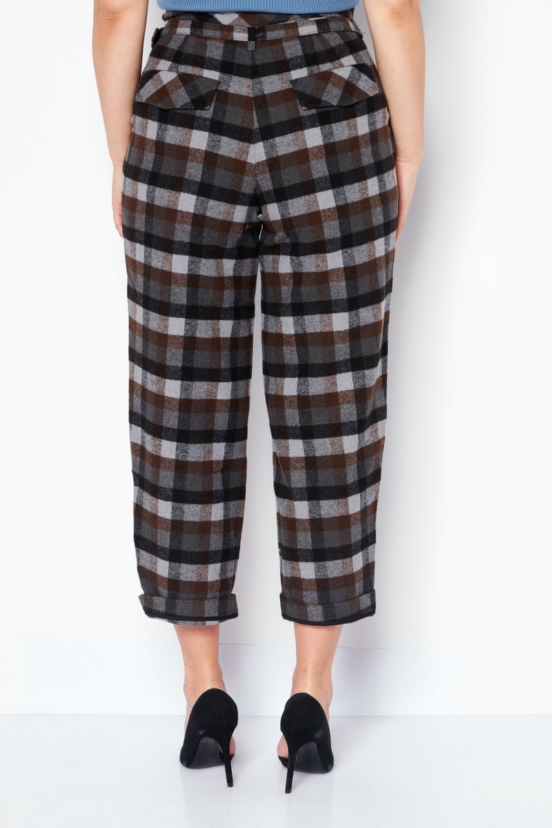 Women Regular Fit  Belted Straight Pants, Black Combo