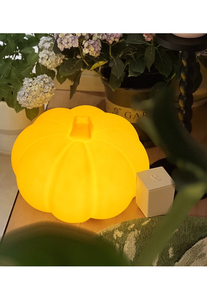 Solar Pumpkin Statue Outdoor Garden Glowing Pumpkin Decoration Resin Pumpkin Fall Christmas Halloween Thanksgiving Gifts Outdoor Decoration Suitable for Porch Terrace, Patio, Lawn