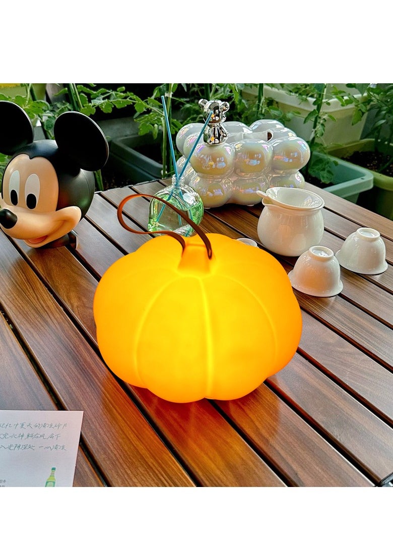 Solar Pumpkin Statue Outdoor Garden Glowing Pumpkin Decoration Resin Pumpkin Fall Christmas Halloween Thanksgiving Gifts Outdoor Decoration Suitable for Porch Terrace, Patio, Lawn