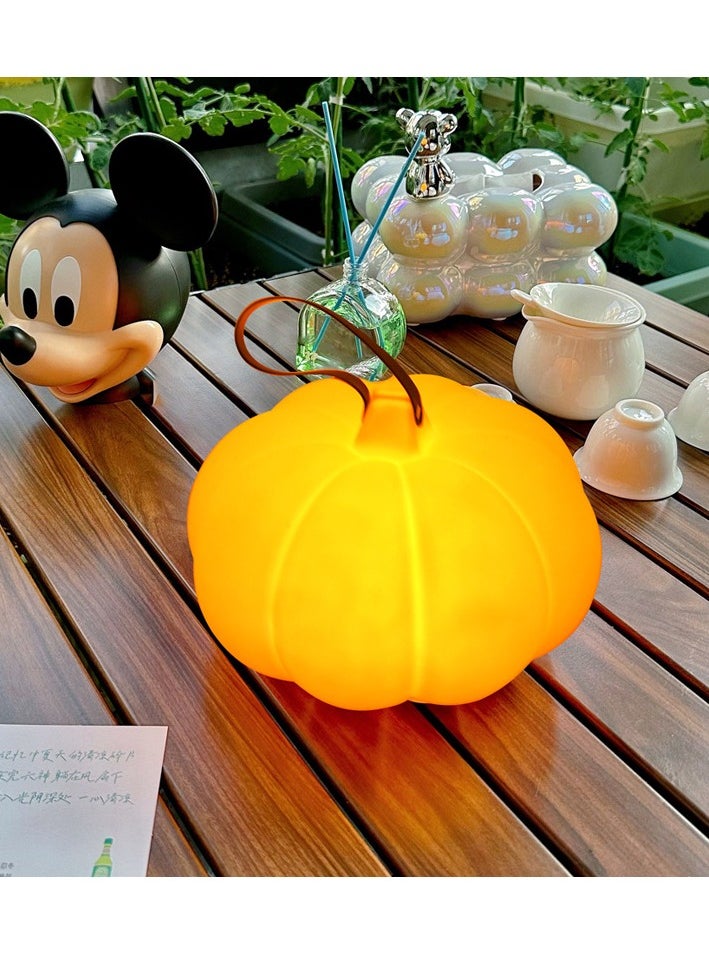 Solar Pumpkin Statue Outdoor Garden Glowing Pumpkin Decoration Resin Pumpkin Fall Christmas Halloween Thanksgiving Gifts Outdoor Decoration Suitable for Porch Terrace, Patio, Lawn