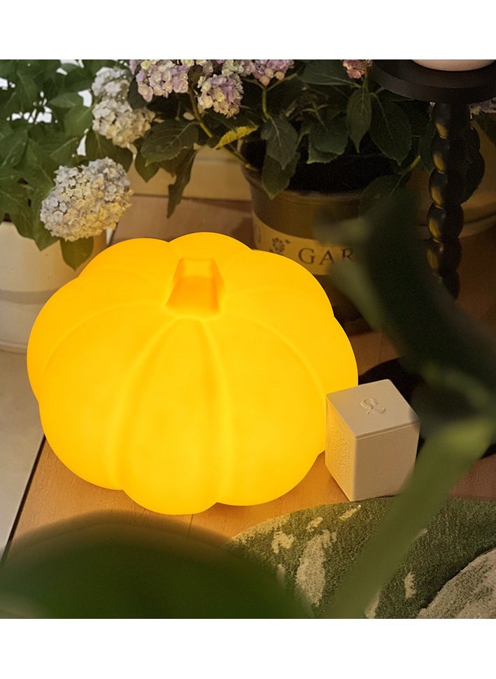 Solar Pumpkin Statue Outdoor Garden Glowing Pumpkin Decoration Resin Pumpkin Fall Christmas Halloween Thanksgiving Gifts Outdoor Decoration Suitable for Porch Terrace, Patio, Lawn