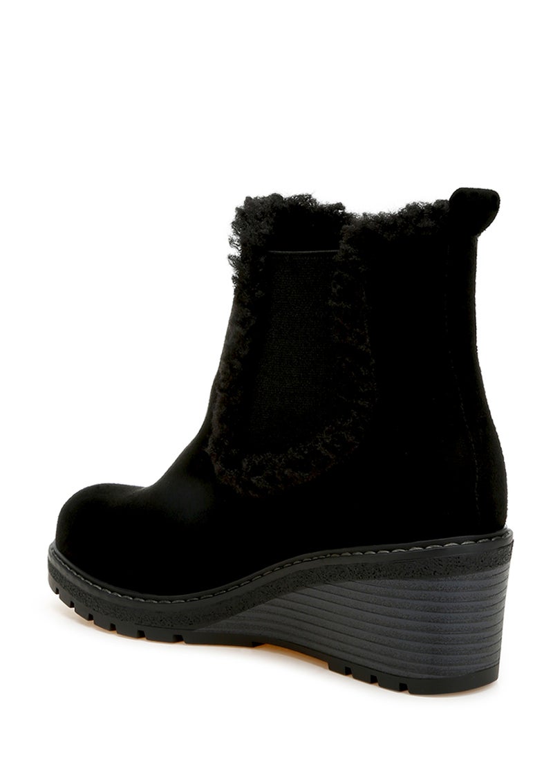 Faux Fur Lined Chelsea Boots in Black