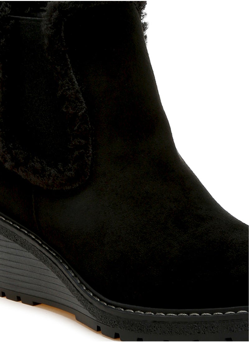 Faux Fur Lined Chelsea Boots in Black