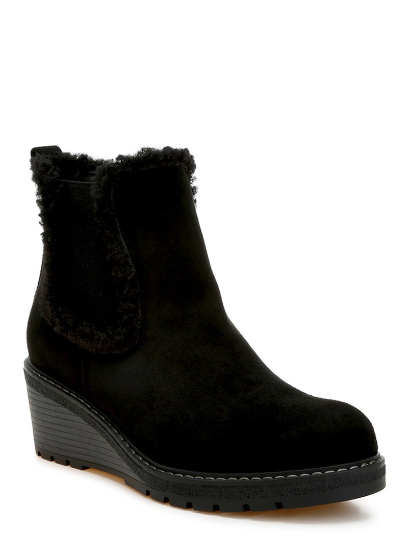 Faux Fur Lined Chelsea Boots in Black