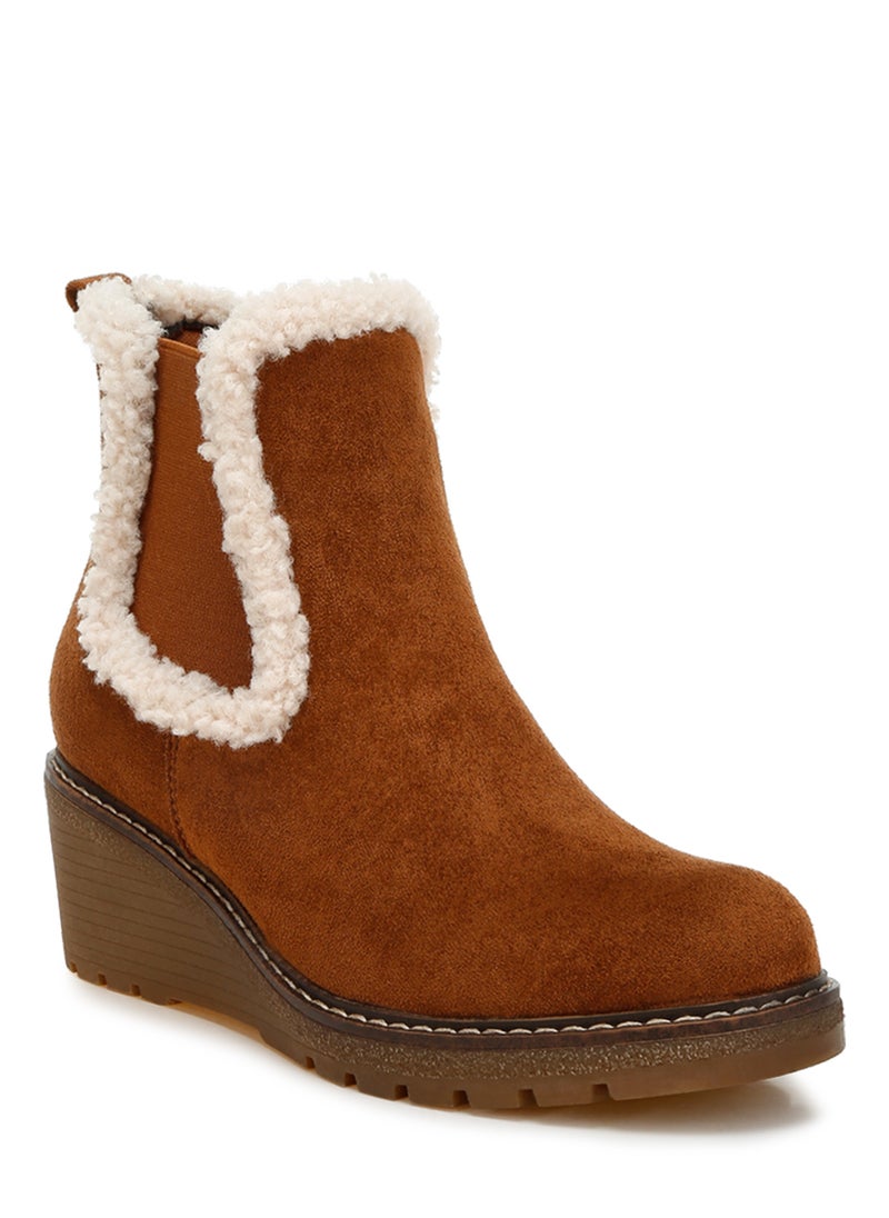 Faux Fur Lined Chelsea Boots in Tan