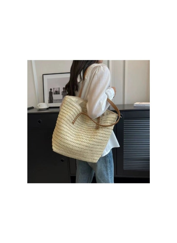 Vacation style grass woven bag