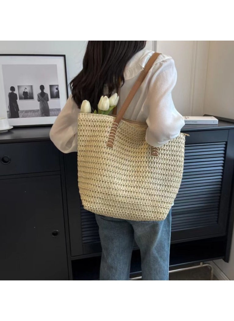 Vacation style grass woven bag