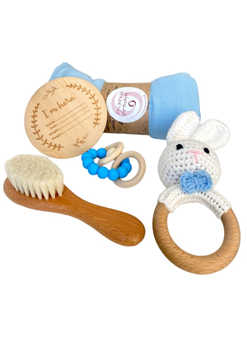 Newborn Baby Shower Gift Set This beautiful gift set is the perfect way to welcome a new baby into the world