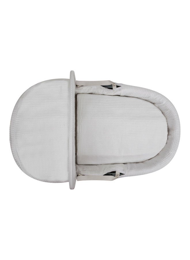 Dimple Palm Moses Basket - White