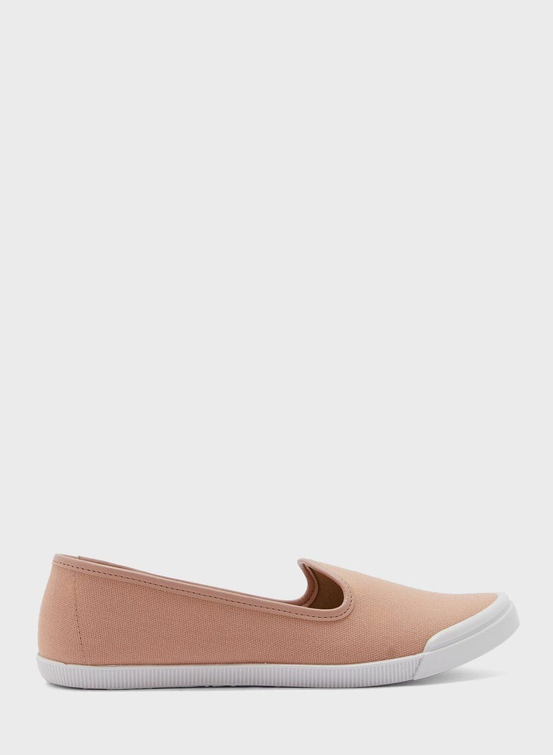 Zora Slip ons