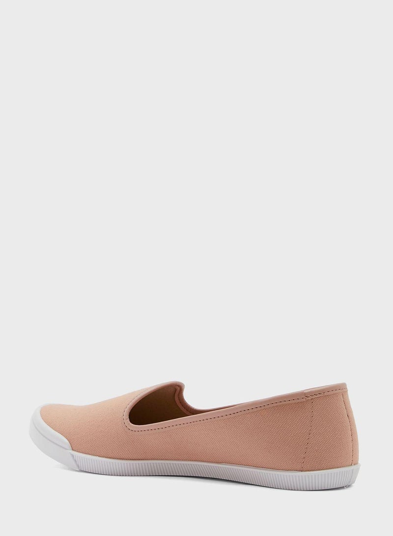 Zora Slip ons