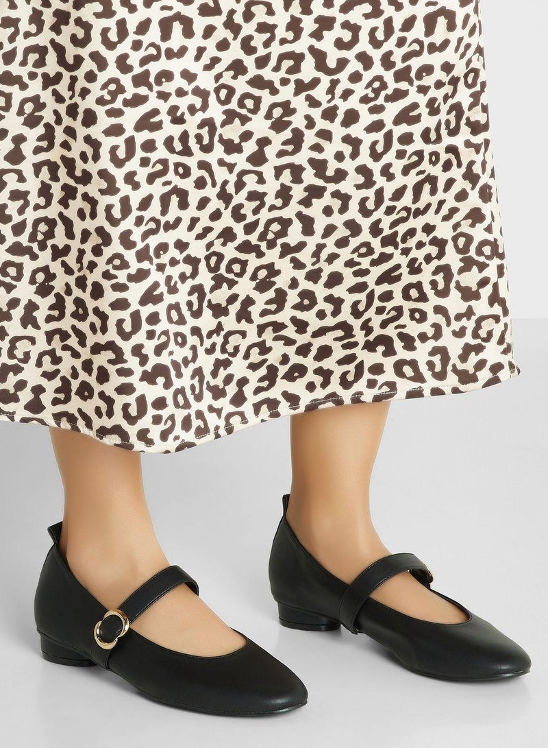 Close Toe Low Heel Pumps