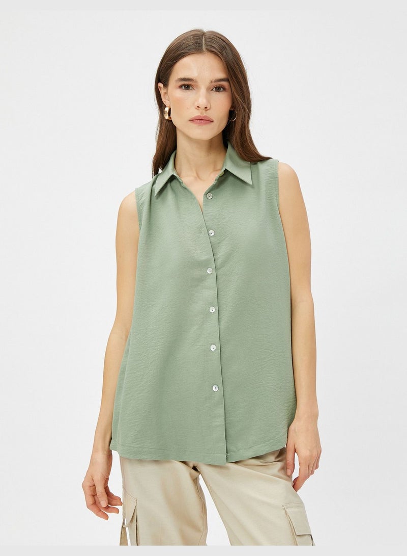 Basic Sleeveless Buttoned Shirt