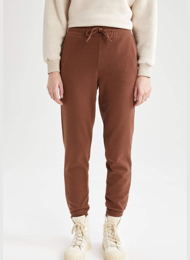 Woman Jogger Fit Knitted Trousers