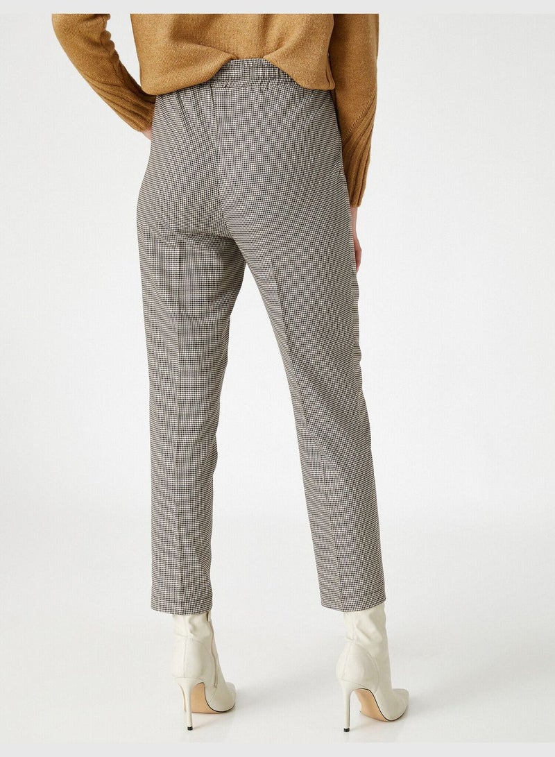 Drawstring Pocket Carrot Trousers