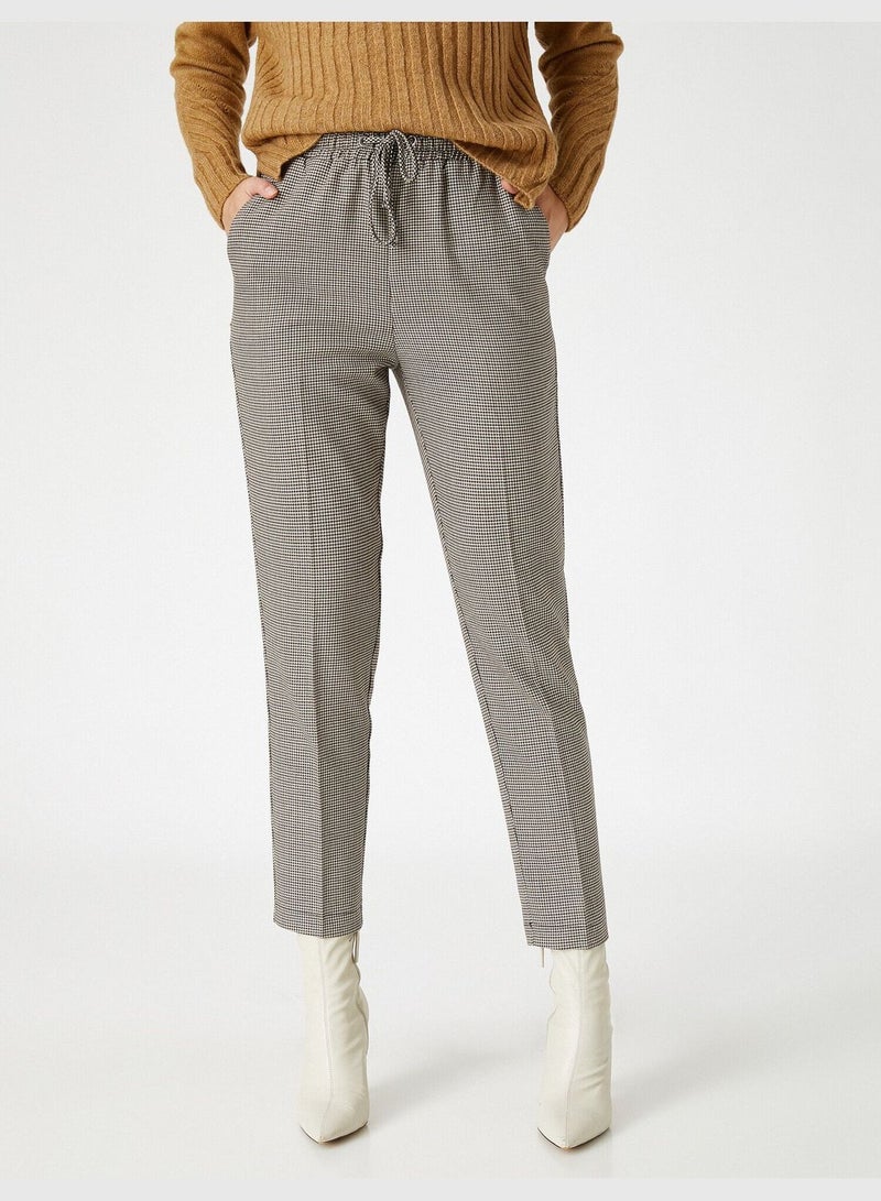 Drawstring Pocket Carrot Trousers