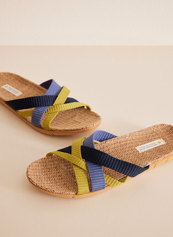 Open raffia sandal with intertwined straps