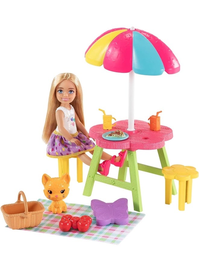 Barbie Chelsea Picnic Playset with Chelsea Doll (6-in Blonde), Pet Kitten, Picnic Table, Umbrella, Basket & Accessories