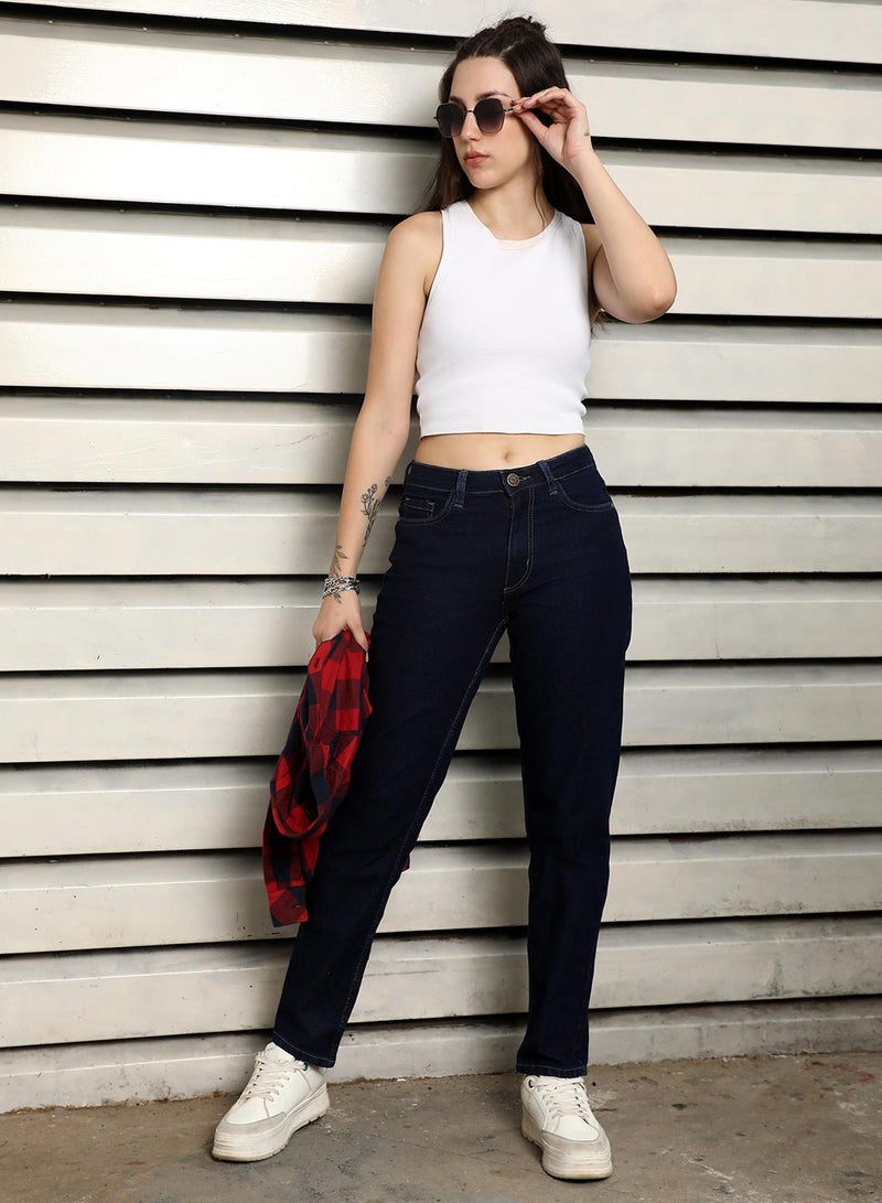 جينز نسائي أزرق داكن بقصة ضيقة وخصر مرتفع قابل للتمدد