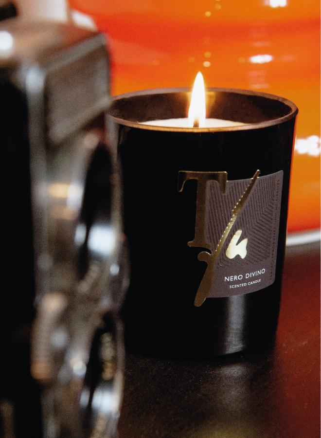 Black Divine Scented Candle 180g