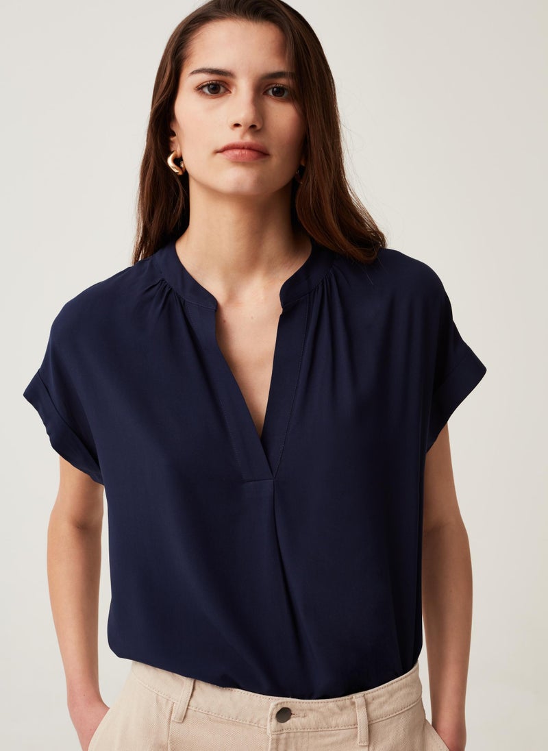 Sustainable viscose blouse with V neck