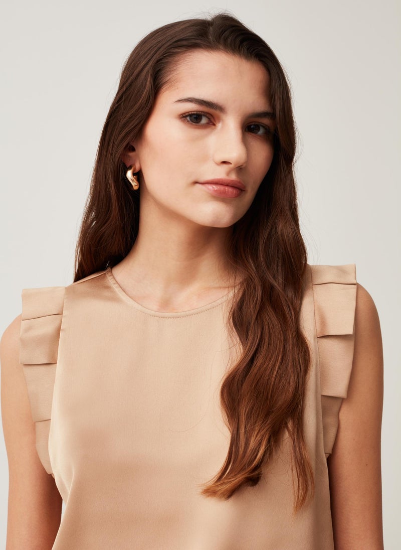 Sleeveless blouse with ruffles